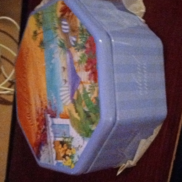 Isle of Dreams octagon tin for small accessories - Picture 2 of 2